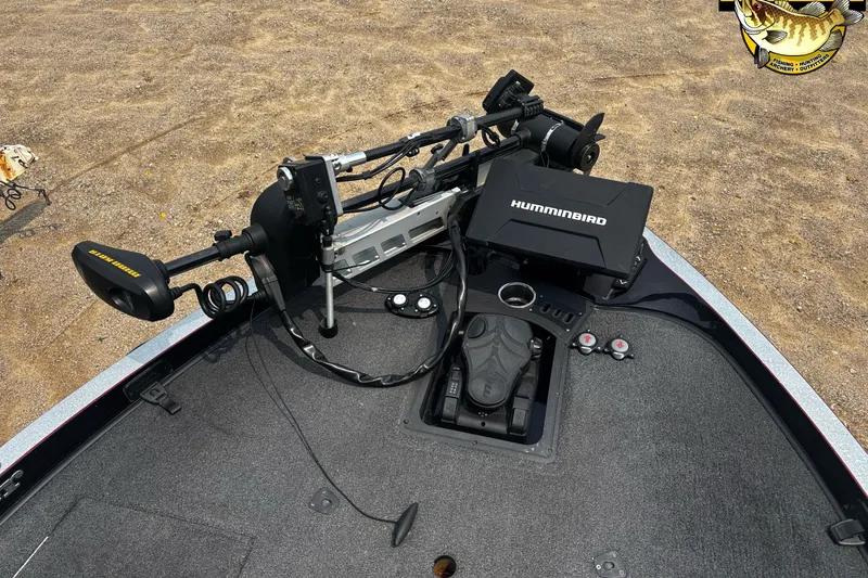 Slide: The Image of 2018 Ranger Z520L boat deck with Humminbird electronics and Minn Kota trolling motor. - 4