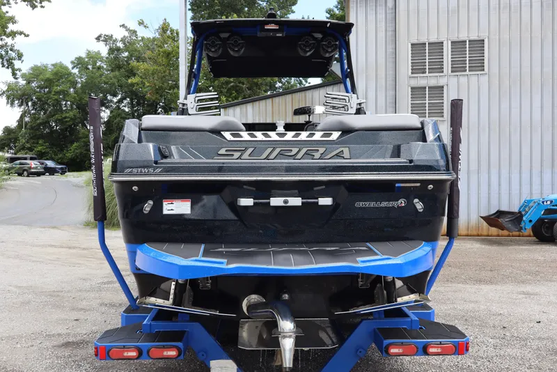 Slide: The Image of 2022 Supra SE 450 boat rear view, featuring sleek design and advanced wakeboarding technology. - 3