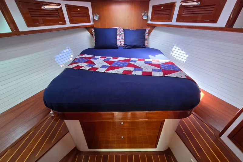Slide: The Image of Luxurious cabin interior of 2006 Bruckmann Bluestar 37 yacht with cozy bedding. - 46