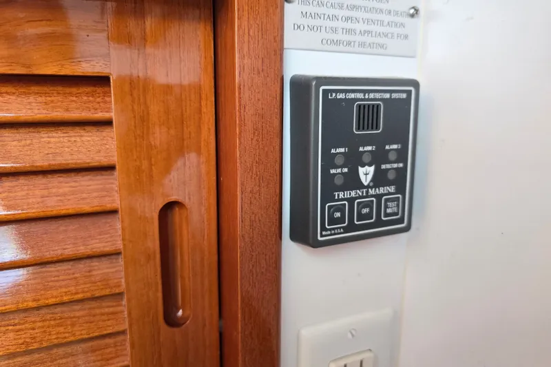 Slide: The Image of L.P. gas control panel on 2006 Bruckmann Bluestar 37 boat interior. - 44