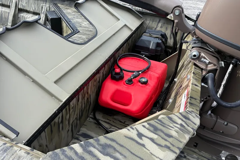 Slide: The Image of SeaArk DXS 1652 DKLD boat interior with red fuel tank, 2027 model. - 8