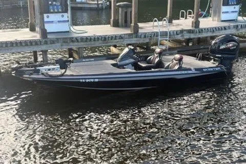 Slide: The Image of 2026 Skeeter ZXE20 boat docked on water, featuring sleek design and modern amenities. - 10