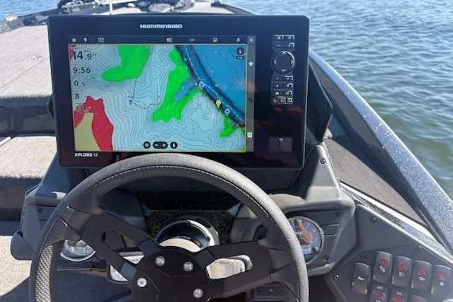 Slide: The Image of Steering console of 2026 Skeeter ZXE20 boat with Humminbird navigation display. - 23