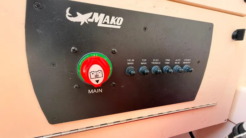 Slide: The Image of Control panel of the Mako 214CC with main switch and toggle switches. - 18