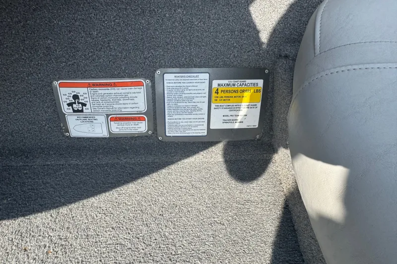 Slide: The Image of 2018 Tracker Pro Team 195 TXW boat capacity and safety warning labels. - 15