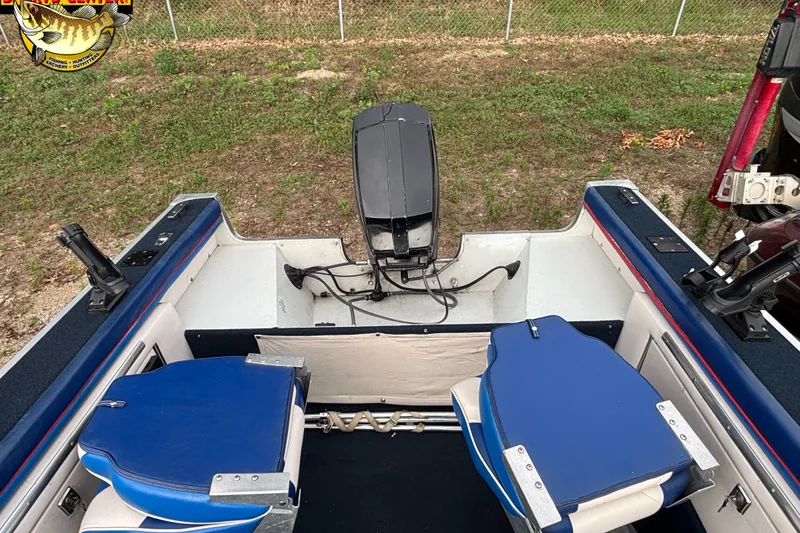 Slide: The Image of 1991 Starcraft Super Fisherman 170 boat interior with blue seats and motor. - 8