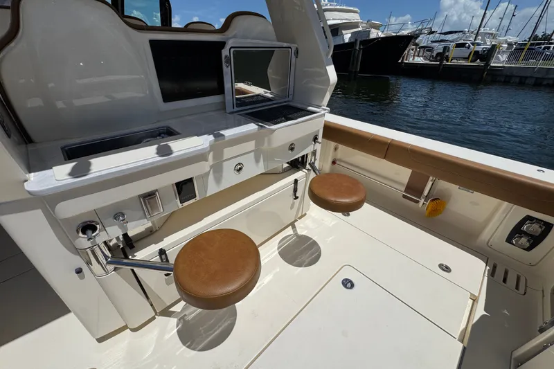 Slide: The Image of Interior view of 2021 Scout 425 LXF boat with seating and control panel. - 35