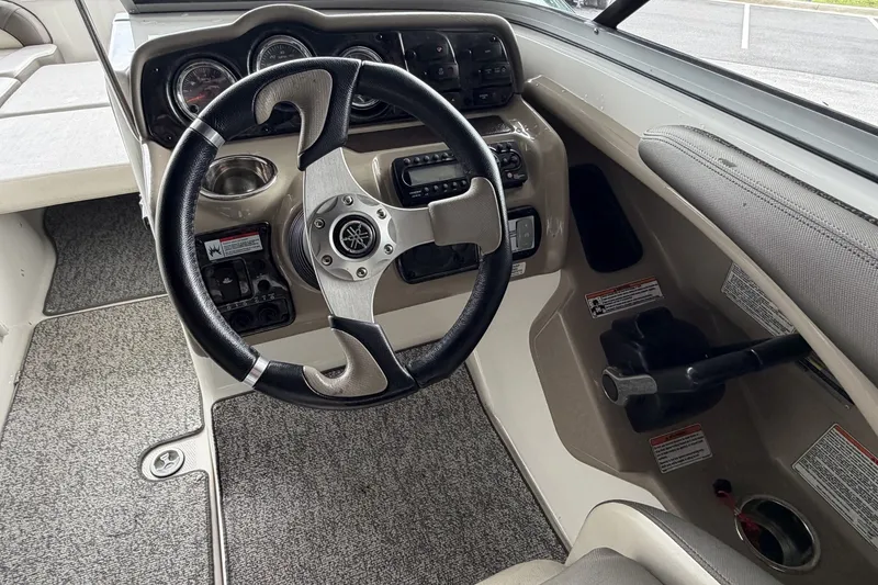 Slide: The Image of Steering wheel and dashboard of 2012 Yamaha Boats 242 Limited S. - 9