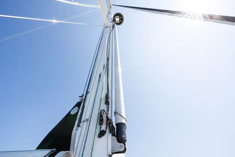 Slide: The Image of Sailboat mast of 2013 Sabre 456 against clear blue sky with sunlight. - 62