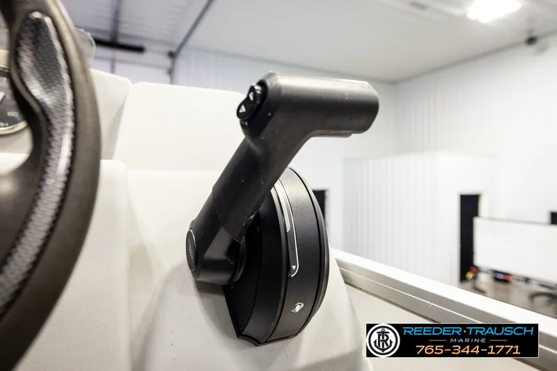 Slide: The Image of Throttle control of 2003 Fisher 220 FISH boat in a showroom setting. - 26