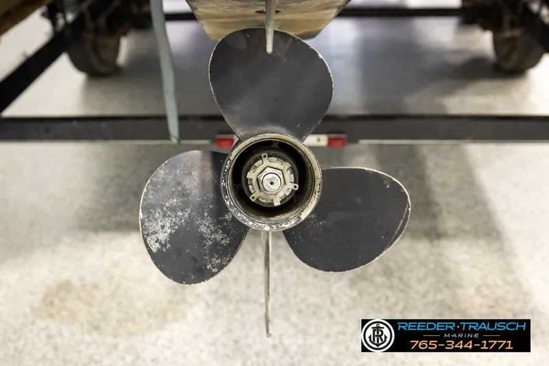 Slide: The Image of Propeller of a 2003 Fisher 220 FISH boat on display in a showroom. - 32