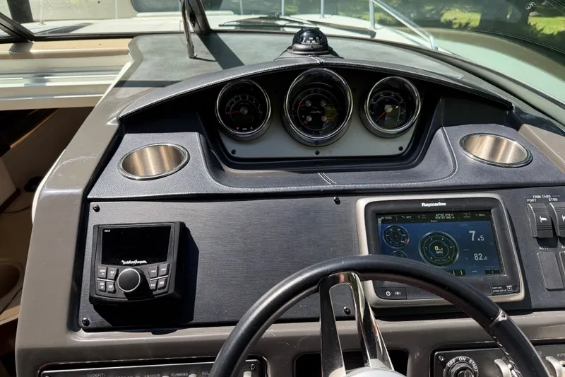 Slide: The Image of Dashboard of a 2016 Sea Ray Sundancer 260 boat with navigation instruments. - 41