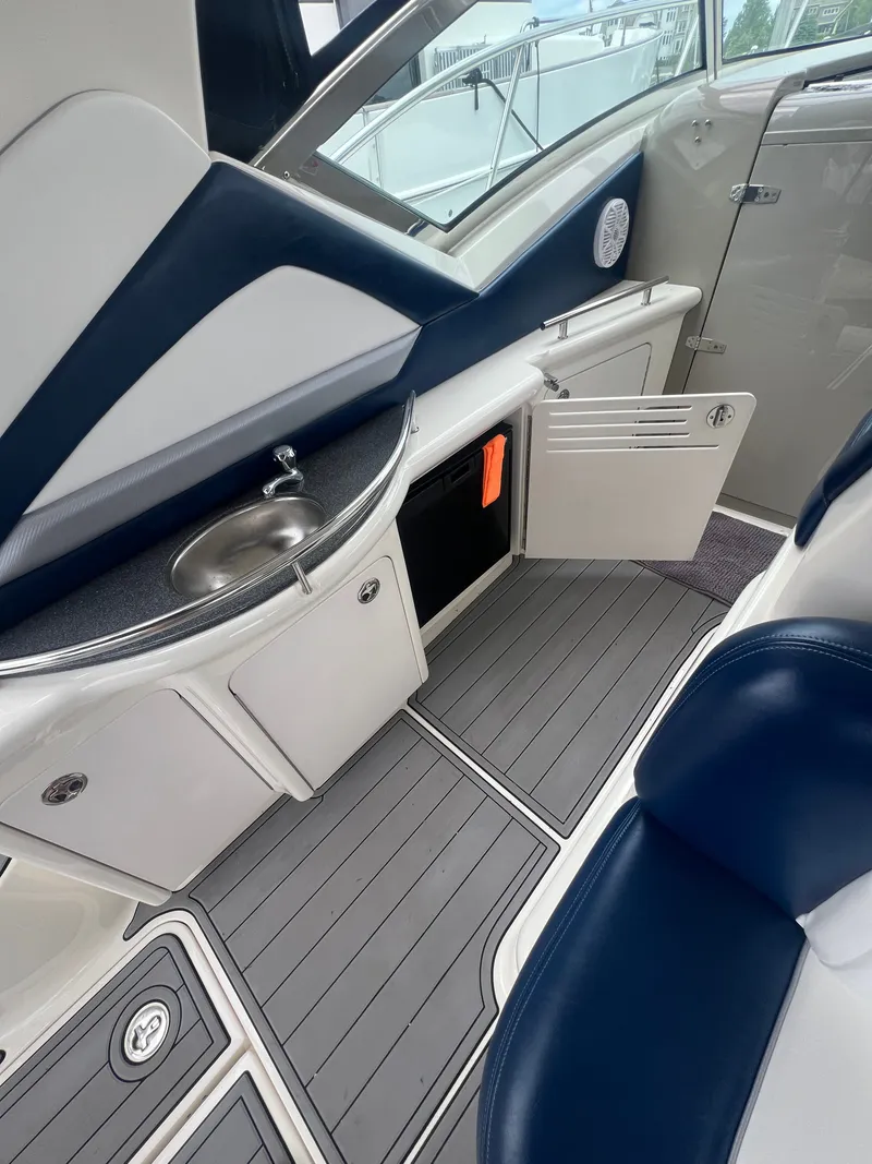 Slide: The Image of Sea Ray 390 Sundancer 2005 - 11
