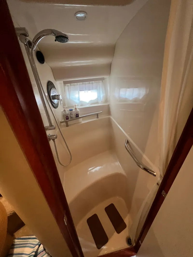 Slide: The Image of Sea Ray 390 Sundancer 2005 - 16