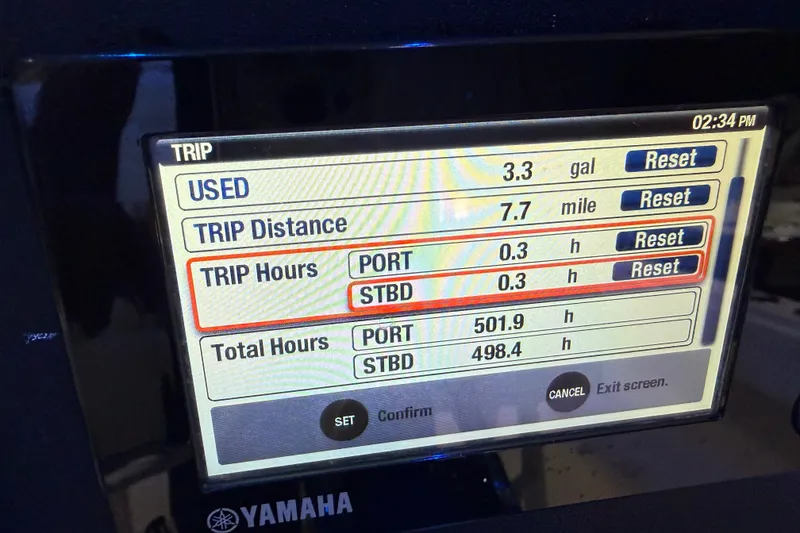 Slide: The Image of Yamaha display showing trip data for 2007 Regulator 26 Classic boat. - 23