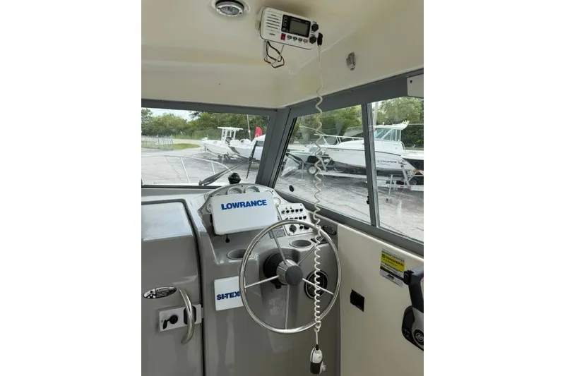 Slide: The Image of 2007 Bayliner Discovery 246 helm with Lowrance navigation system and steering wheel. - 10