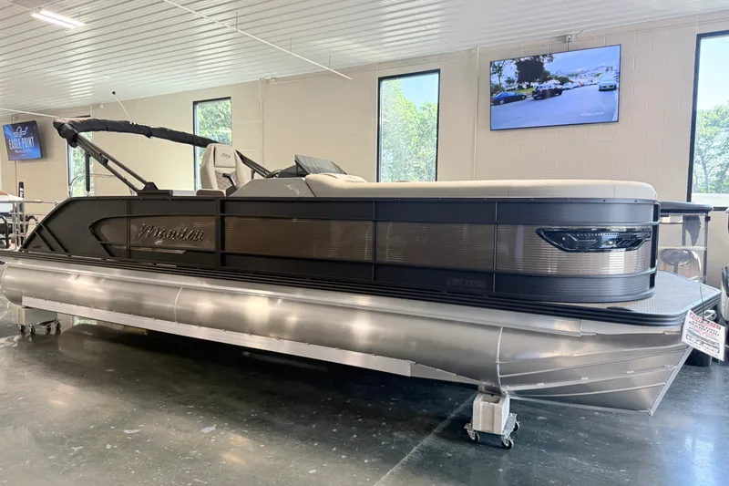 The Image of 2027 Manitou Encore SL 25 pontoon boat displayed indoors. - 1