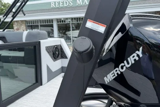 Slide: The Image of Alera M25Q 2027 boat with Mercury engine at Reed's Marine. - 12