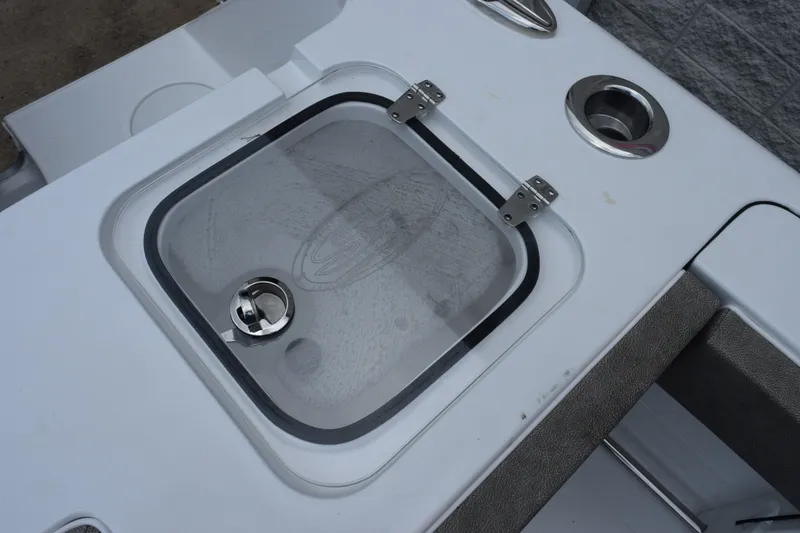 Slide: The Image of Livewell compartment on a 2027 Sea Hunt Gamefish 28CB boat, featuring a secure latch. - 27