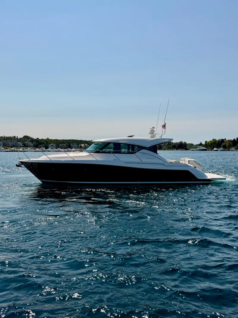 The Image of Tiara 44 Coupe 2016 - 0