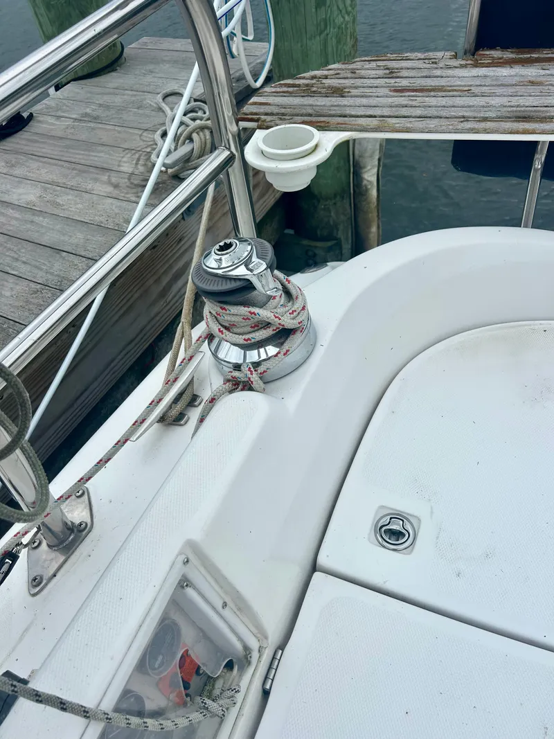 Slide: The Image of The image shows the cockpit of a 2005 Hunter 41 Aft Cockpit with ropes and a winch. - 31