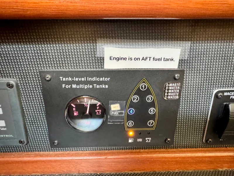 Slide: The Image of Hunter 50 Center Cockpit 2009 - 76