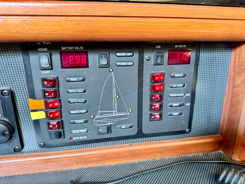 Slide: The Image of Hunter 50 Center Cockpit 2009 - 74