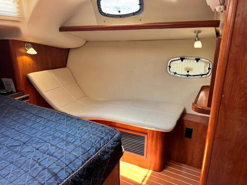 Slide: The Image of Hunter 50 Center Cockpit 2009 - 57