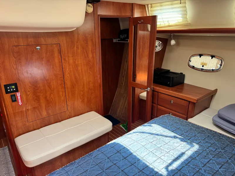Slide: The Image of Hunter 50 Center Cockpit 2009 - 60