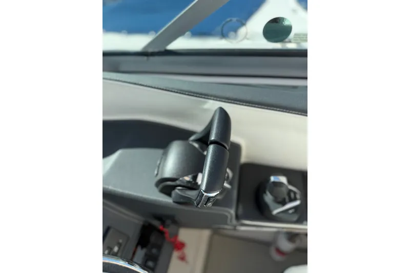 Slide: The Image of Throttle control of 2022 Regal 33 OBX boat cockpit. - 19