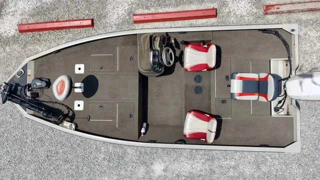 Slide: The Image of Lowe 180w powered by a Johnson 90HP Bombardie 2003 - 5