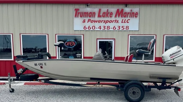 The Image of Lowe 180w powered by a Johnson 90HP Bombardie 2003 - 1