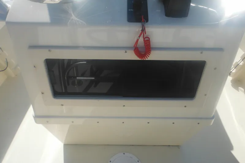 Slide: The Image of 2001 Parker 1801 Center Console boat dashboard with red safety lanyard. - 27
