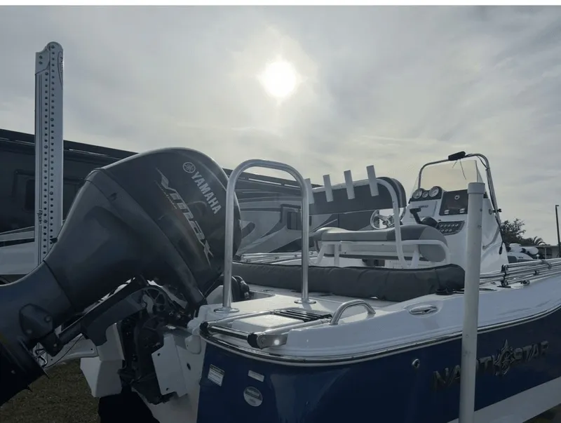 Slide: The Image of NauticStar 191 Hybrid 2024 - 12