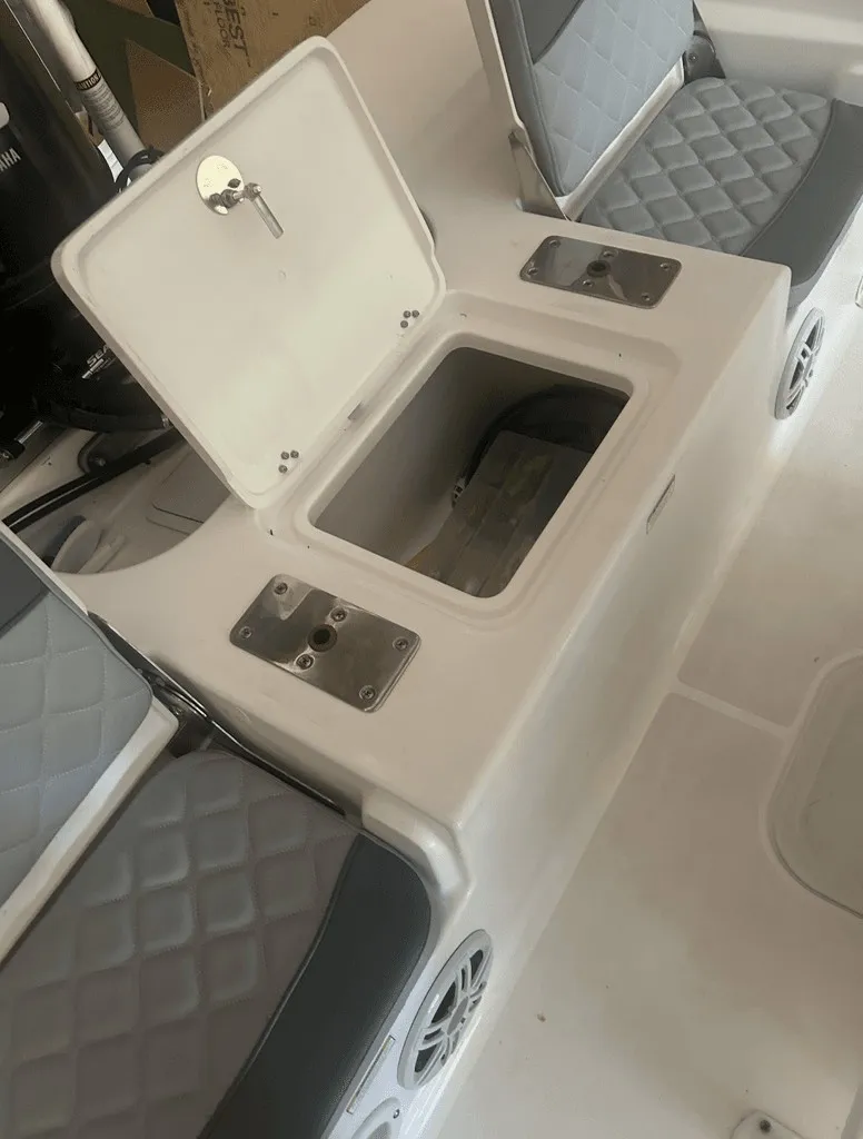 Slide: The Image of NauticStar 191 Hybrid 2024 - 8