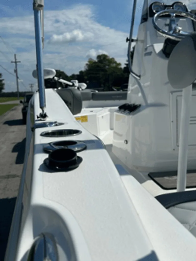 Slide: The Image of NauticStar 191 Hybrid 2024 - 2