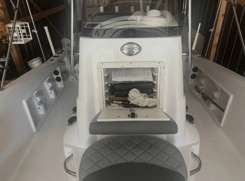 Slide: The Image of NauticStar 191 Hybrid 2024 - 7