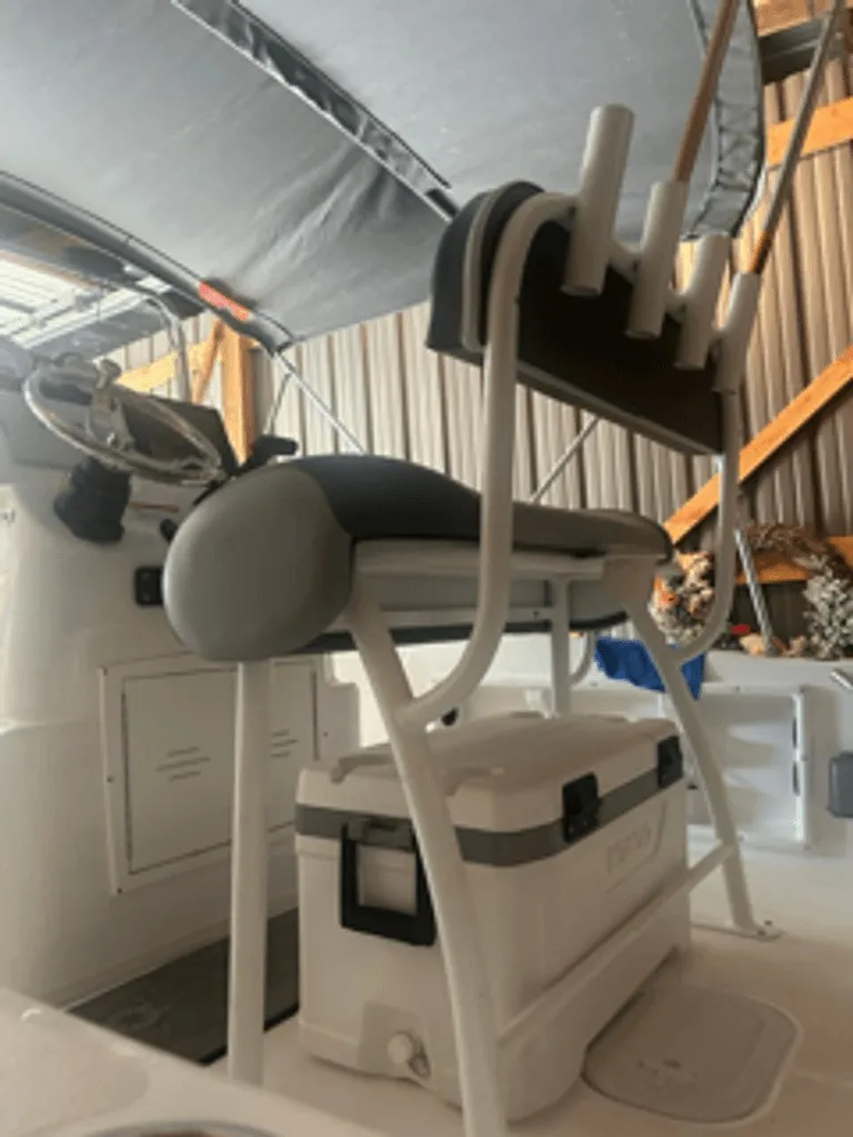 Slide: The Image of NauticStar 191 Hybrid 2024 - 5