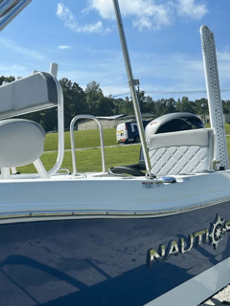 Slide: The Image of NauticStar 191 Hybrid 2024 - 14