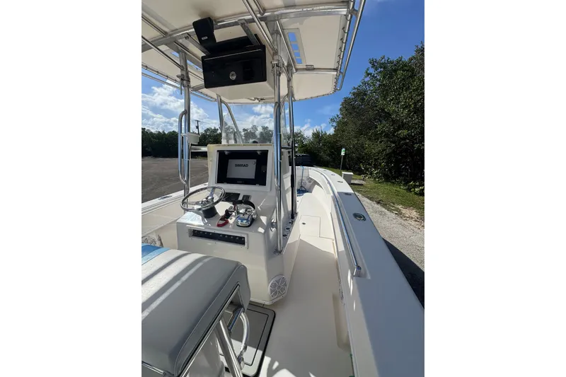 Slide: The Image of 2003 Contender 25 Open boat interior with steering console and navigation equipment. - 49