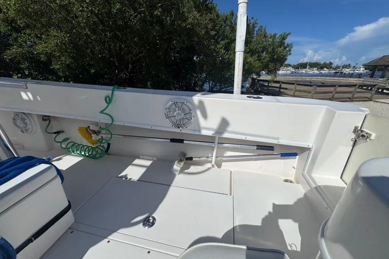 Slide: The Image of 2003 Contender 25 Open boat interior with storage and cleaning equipment. - 41