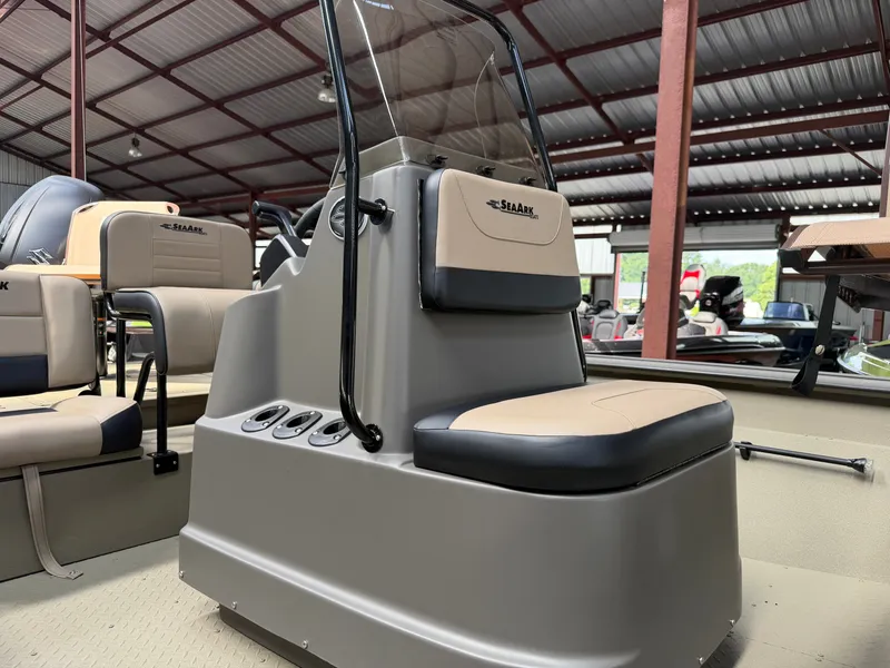 Slide: The Image of SeaArk Phantom 20XV 2027 - 6