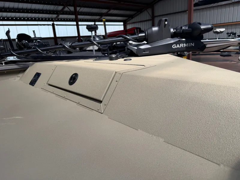 Slide: The Image of SeaArk Phantom 20XV 2027 - 10