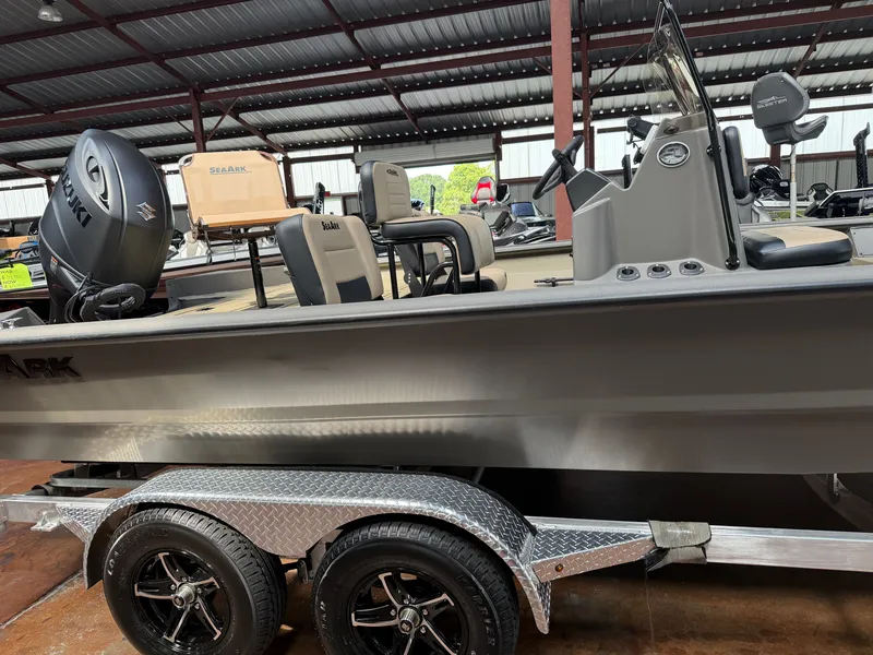 Slide: The Image of SeaArk Phantom 20XV 2027 - 2