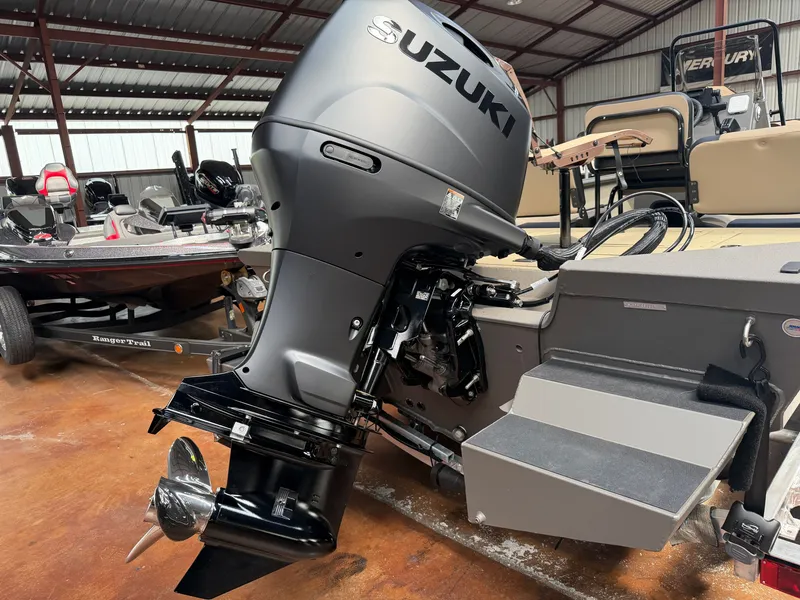 Slide: The Image of SeaArk Phantom 20XV 2027 - 3