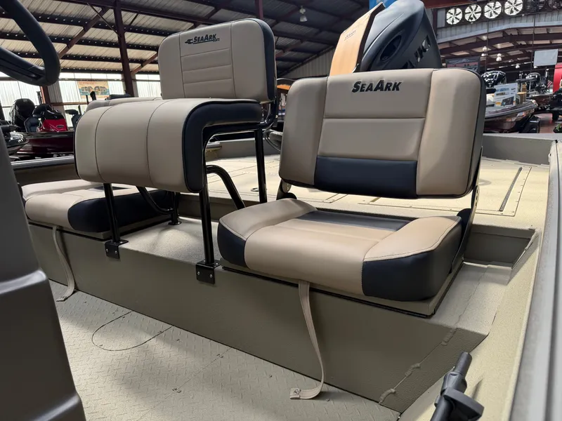 Slide: The Image of SeaArk Phantom 20XV 2027 - 8