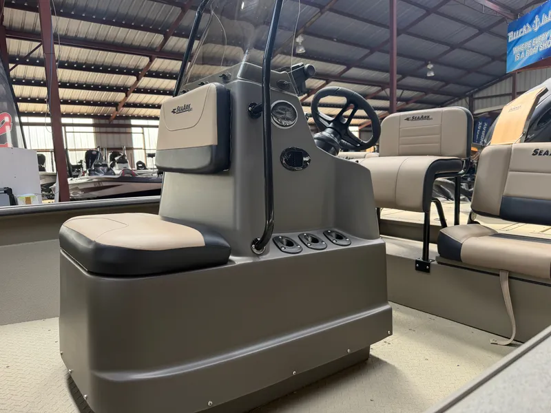 Slide: The Image of SeaArk Phantom 20XV 2027 - 7