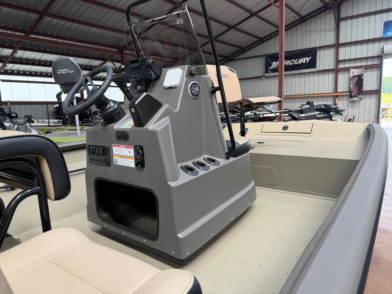 Slide: The Image of SeaArk Phantom 20XV 2027 - 4