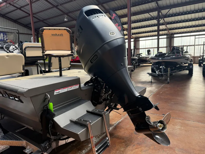 Slide: The Image of SeaArk Phantom 20XV 2027 - 15