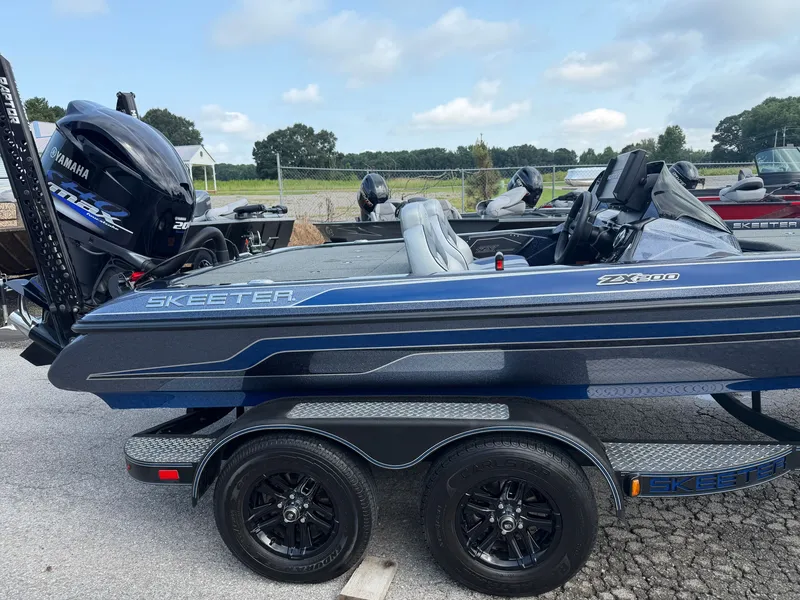 Slide: The Image of Skeeter ZX200 2021 - 2